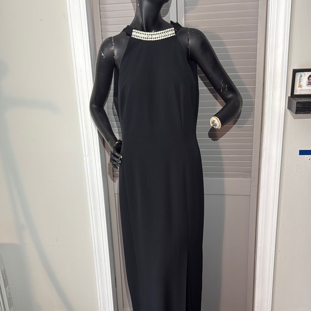 Elegant Black Sleeveless Dress